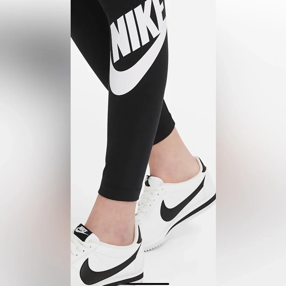 NWT! Nike 0X black high rise logo leggings .